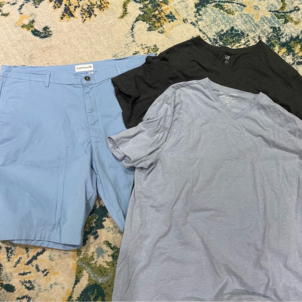 2 shirts + shorts MENS size 38 XXL blue gray GAP BANANA REPUBLIC